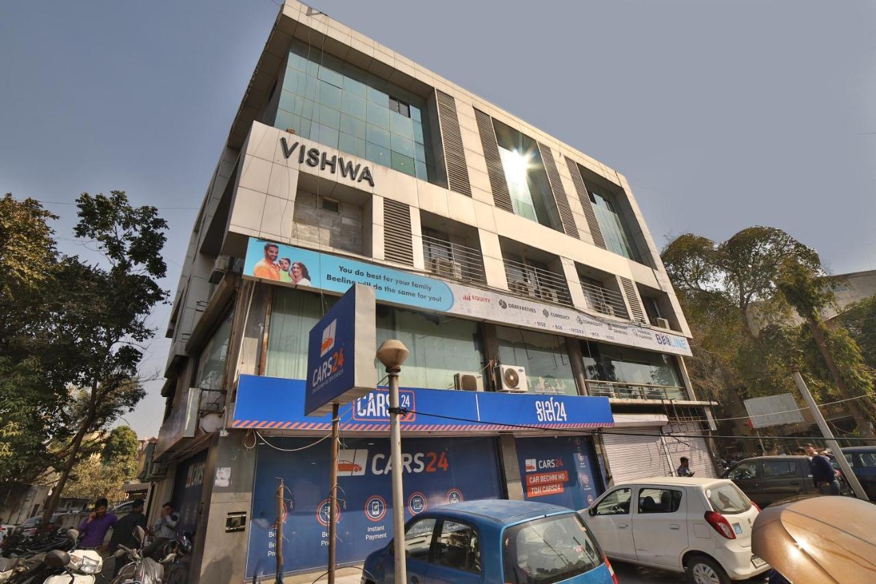 Capital O Kalash Residency Ahmedabad Esterno foto